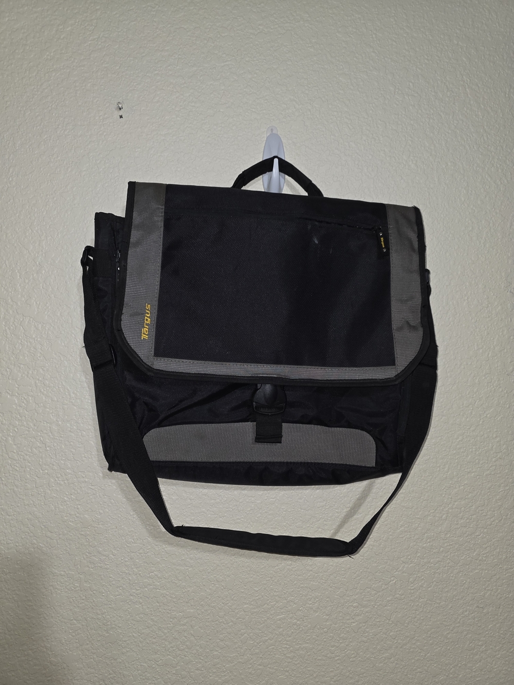 Targus CityGear Messenger Laptop Bag Black Gray Nylon Shoulder Bag Case